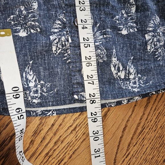 Hollister large button down long sleeve shirt. - Picture 7 of 10